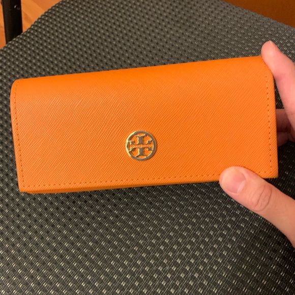 𝗧𝗢𝗥𝗬 𝗕𝗨𝗥𝗖𝗛 𝗧𝗬7121 - Picture 5 of 6